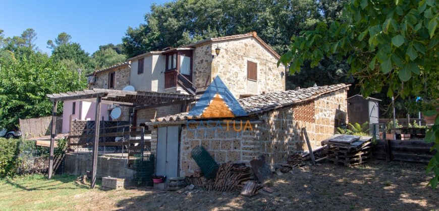 PORZIONE DI CASALE IN PIETRA CON GIARDINO – Rif. 1cor