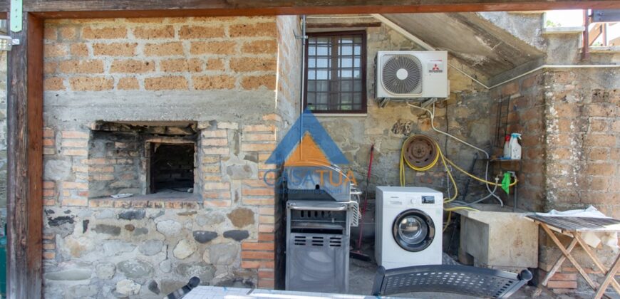 PORZIONE DI CASALE IN PIETRA CON GIARDINO – Rif. 1cor
