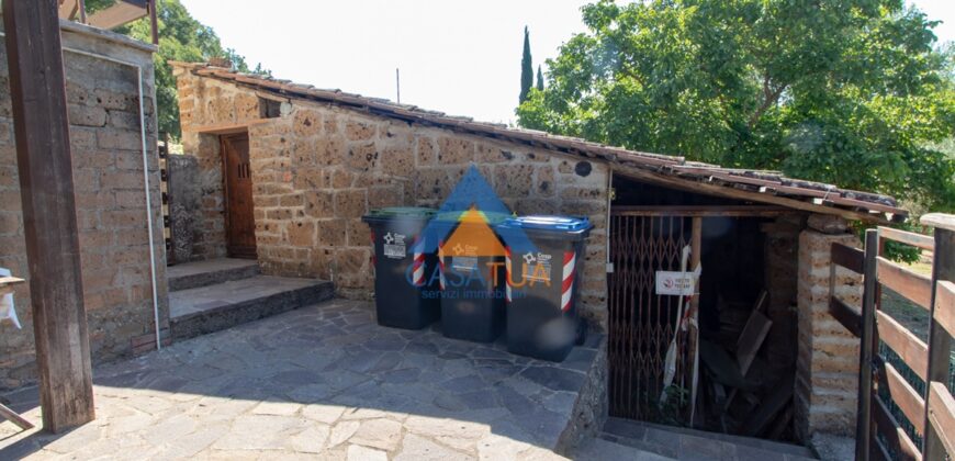 PORZIONE DI CASALE IN PIETRA CON GIARDINO – Rif. 1cor