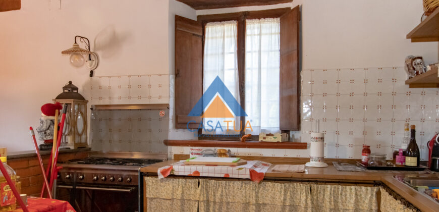 PORZIONE DI CASALE IN PIETRA CON GIARDINO – Rif. 1cor
