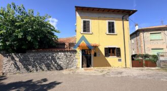 PORZIONE DI CASA SU DUE LIVELLI – RIF.16GUA