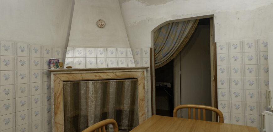 CARATTERISTICA PORZIONE DI CASA IN PIETRA – Rif. 15gua