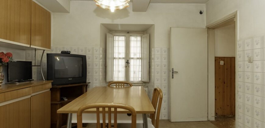 CARATTERISTICA PORZIONE DI CASA IN PIETRA – Rif. 15gua