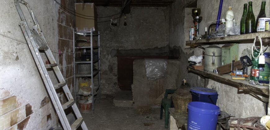 CARATTERISTICA PORZIONE DI CASA IN PIETRA – Rif. 15gua