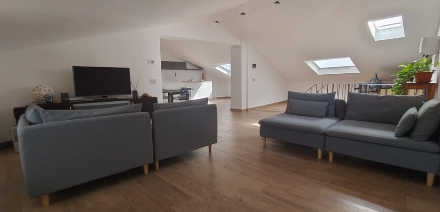 BELLISSIMA PORZIONE DI CASA – RIF.24GIO