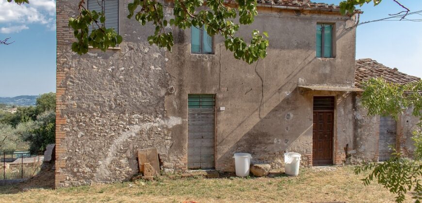 CASALE DA RISTRUTTURARE – RIF.2GIO