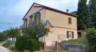 PANORAMICA CASA SINGOLA CON GIARDINO E GARAGE – Rif. 4gua