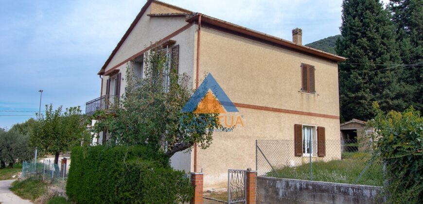 PANORAMICA CASA SINGOLA CON GIARDINO E GARAGE – Rif. 4gua