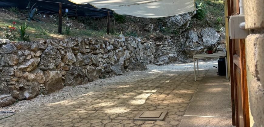 VILLA SINGOLA CON TERRENO Rif Ort 229
