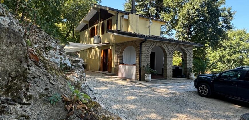 VILLA SINGOLA CON TERRENO Rif Ort 229